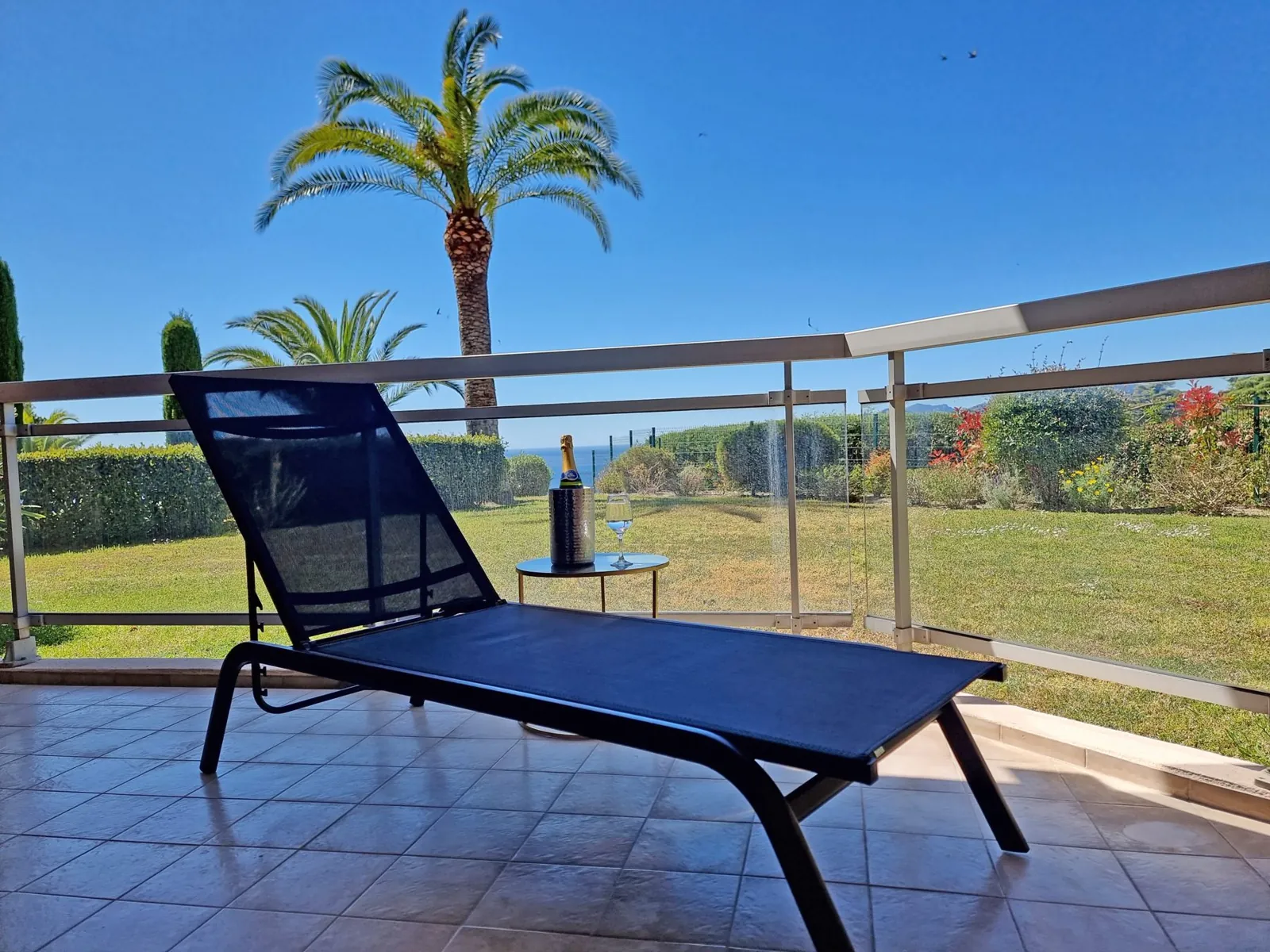 LAVUE en Rose: Terrasse