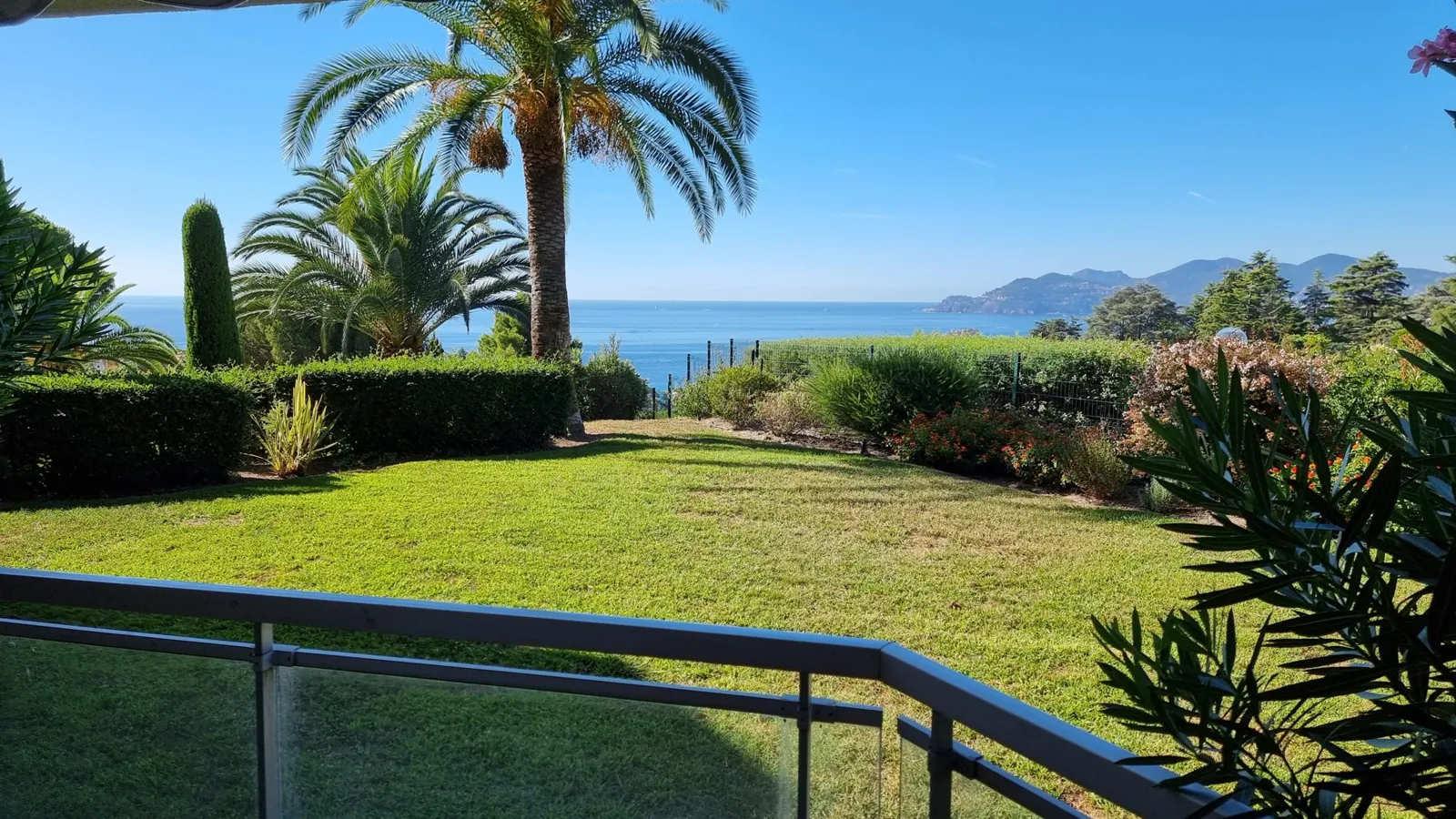 LAVUE en Rose: Blick von der Terrasse