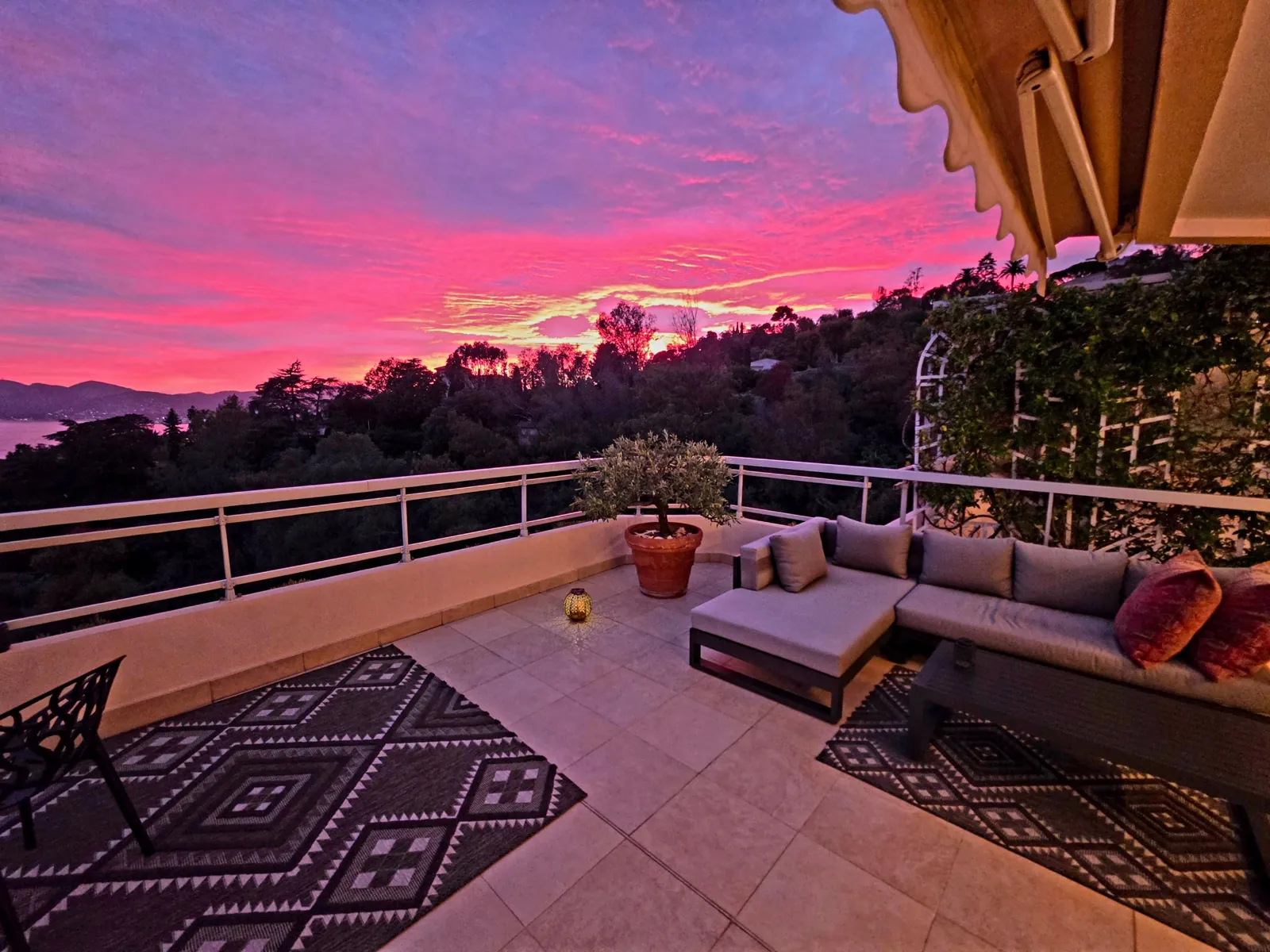 SuperVue: Abendrot von der Terrasse
